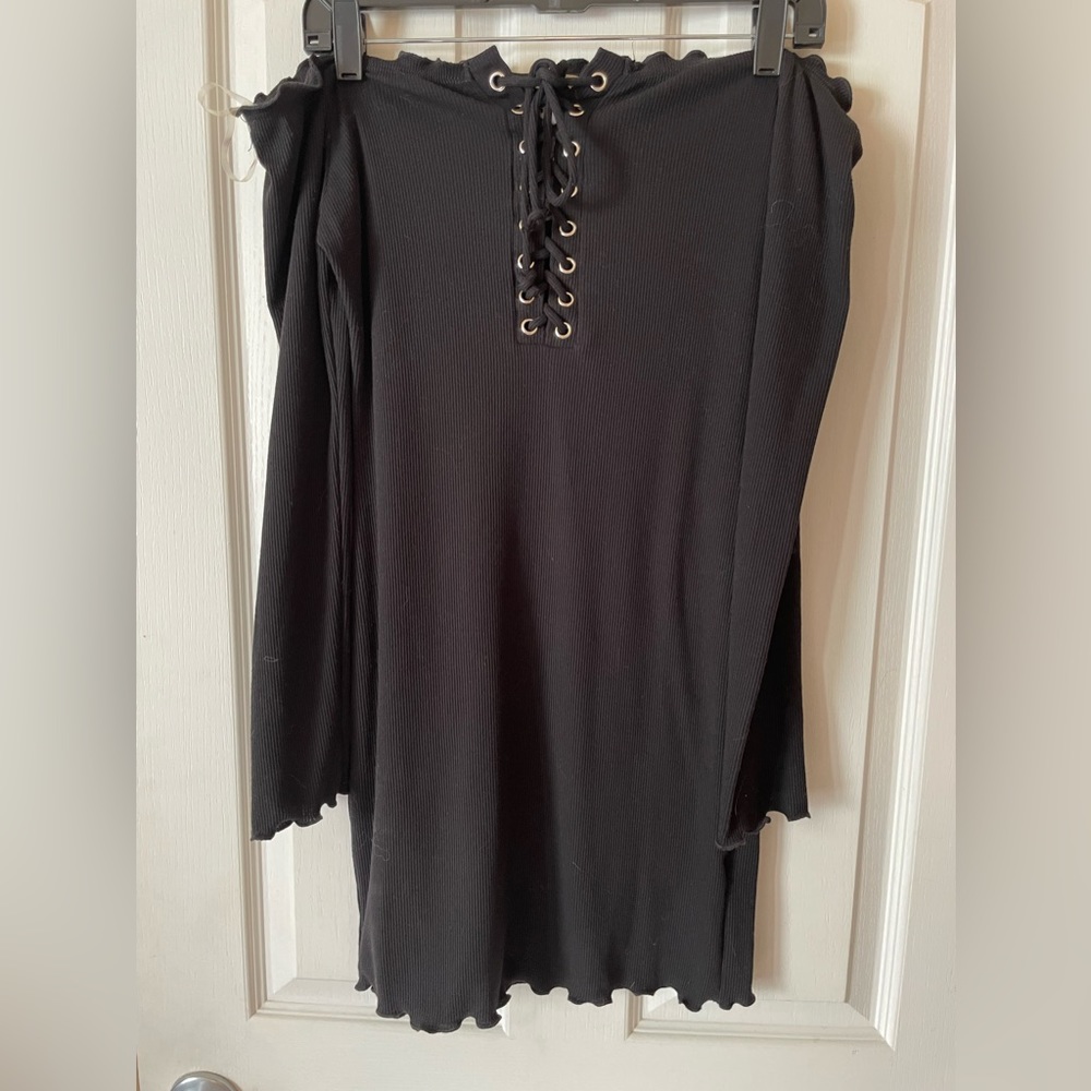 Wide neck/cold shoulder long sleeve black comfy form fitting rue21 dress LRG NWT